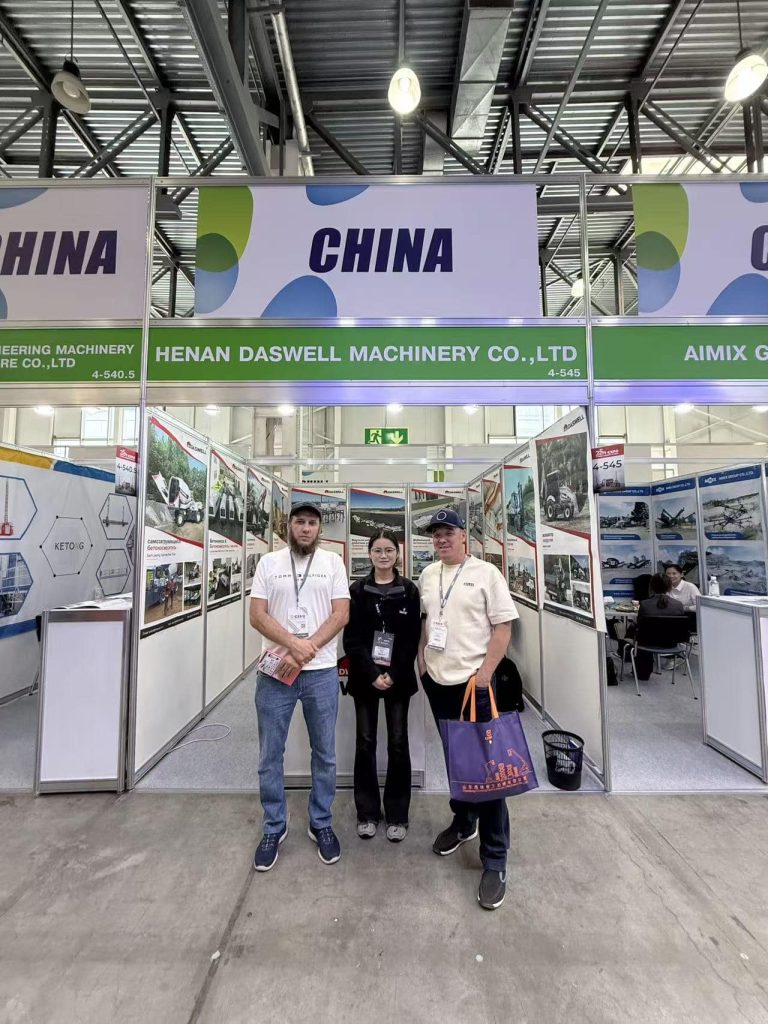 Positive exchanges with visitors from the construction industry.