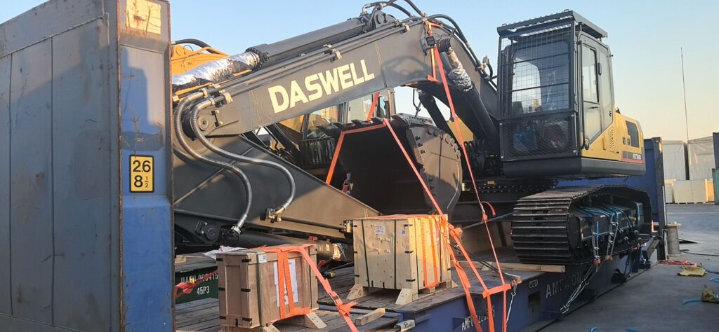 Daswell 38 ton excavator exported to ecuador — powerful performance for heavy construction projects 1 QQ图片20250117164530