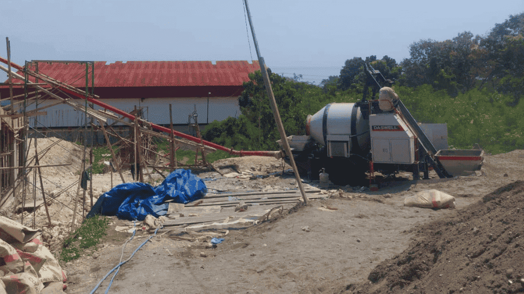 DASWELL concrete mixer pump for Road and Building Construction in Attambua, Indonesia 1 concrete mixer pump case indonesia 1