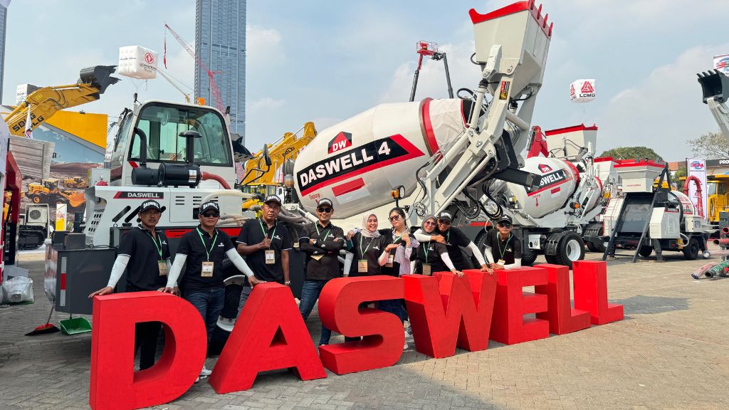 Self loading concrete mixer3 self loading concrete mixer3