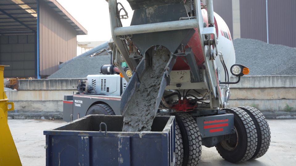 Concrete self loading mixer discharge Concrete Self Loading Mixer Discharge