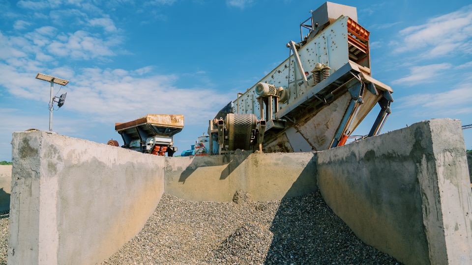 Mobile crushing station preparing aggregates Mobile Crushing Station Preparing Aggregates