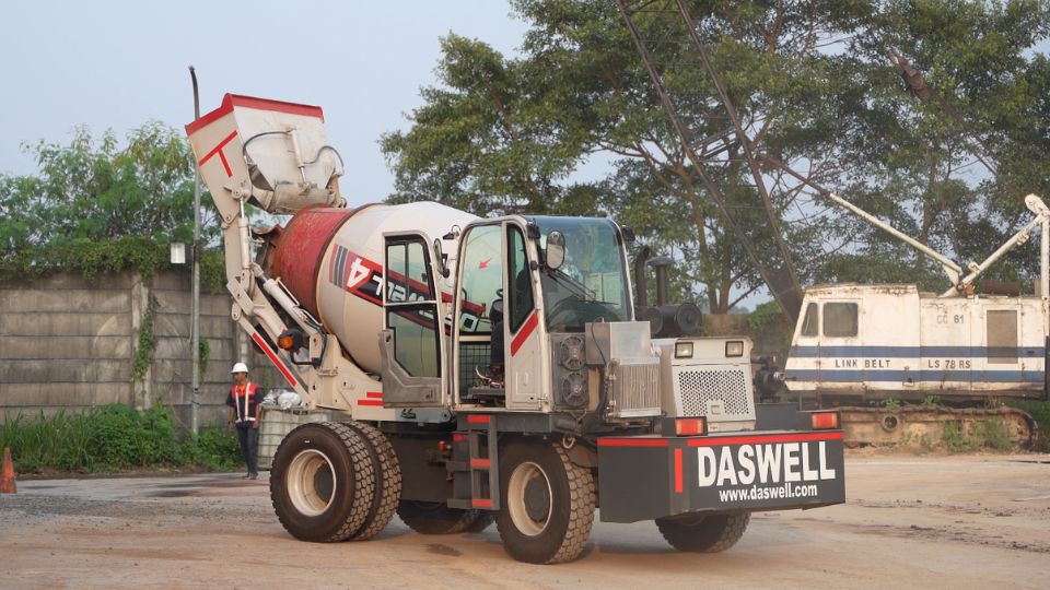 Daswell 4m³ self loading concrete mixer shipped to indonesia, 2025 1 Self Loading Concrete Mixer Shipped to Indonesia