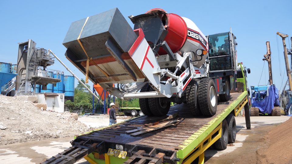 Transport of concrete by self loading mixer truck Transport of Concrete by Self Loading Mixer Truck