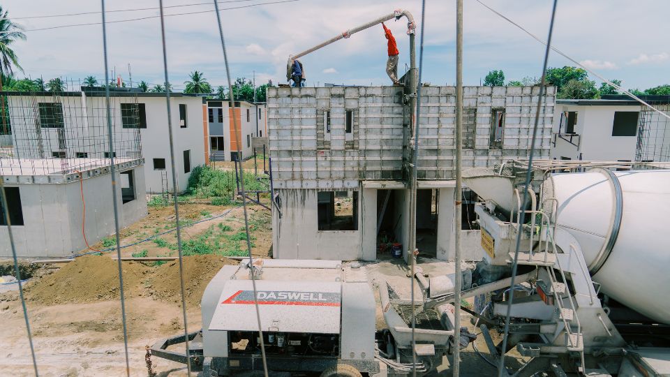 Philippine customer used a daswell trailer concrete pump for building construction, 2025 2 What to Consider Before Using a Trailer Concrete Pump